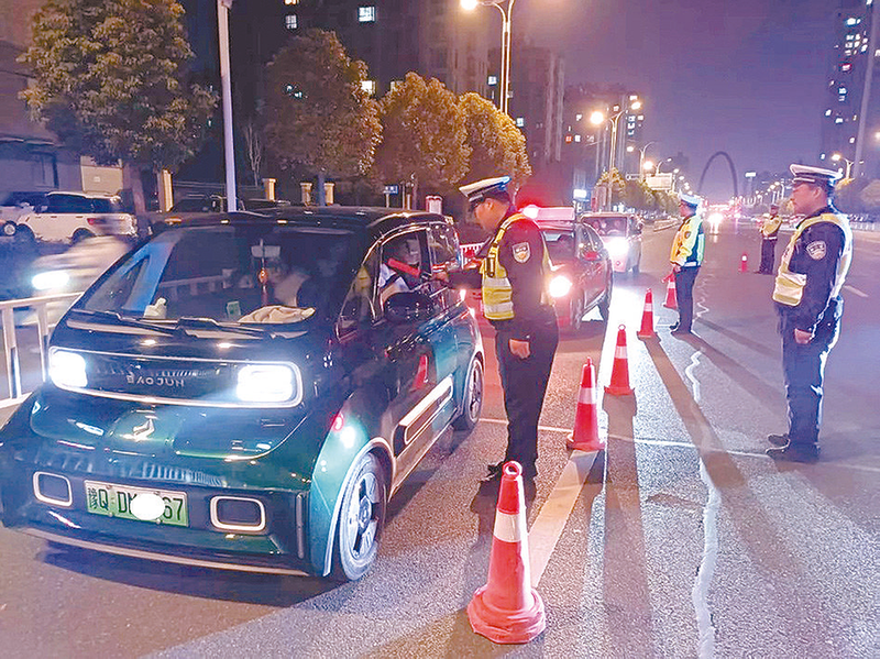 驻马店交警：严查酒驾不松懈