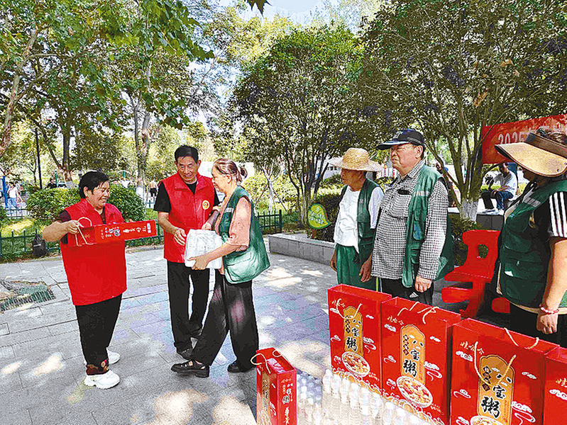 俩“红马甲” 半世情长——记“中国好人”潘永锋、涂善珍夫妻 