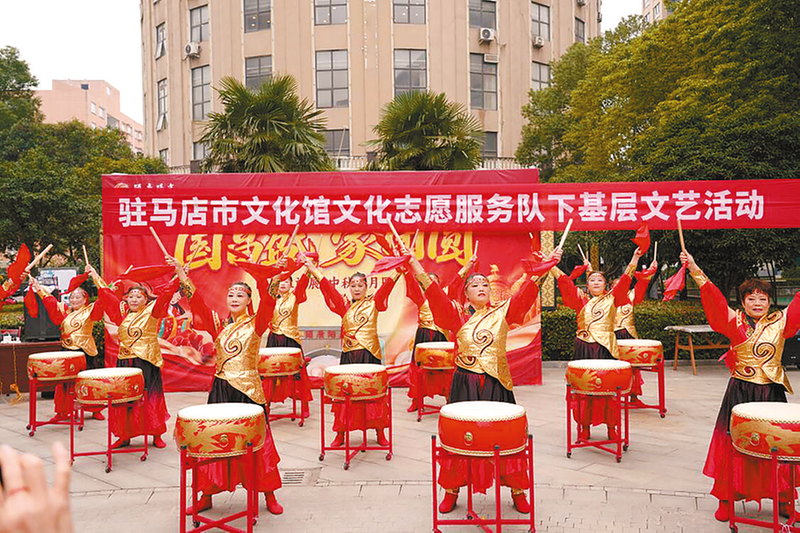 文化下基层 老人乐开怀