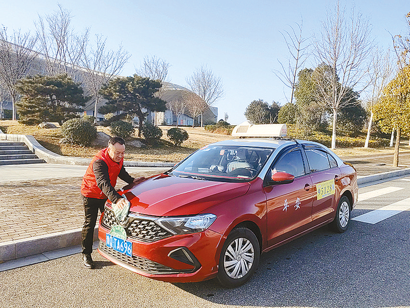 十余年坚守 车轮上绽放“志愿红”——记“河南好人”刘廷顺 