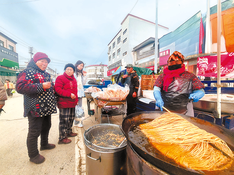 巧手炸出幸福年 馓子飘香年味浓  