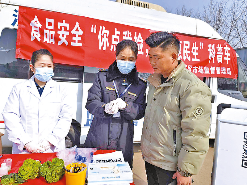 年货放心购 快检车开进市场