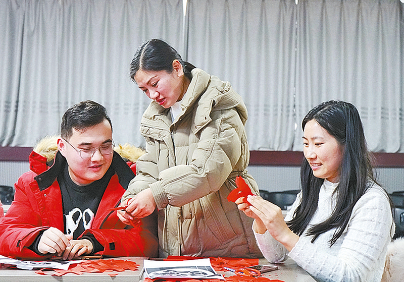 张春华：“绣”出乡愁 “剪”续文脉