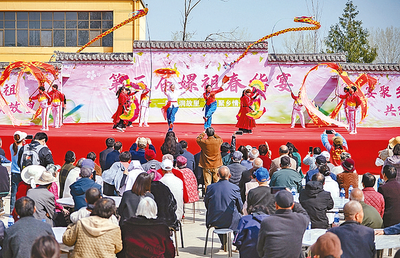 樱下传孝善 宴中漾新风