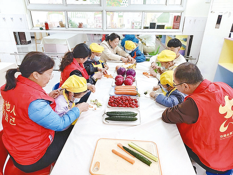 内外融合 食育课堂暖童心 市福利院探索“开门办院”新路径  