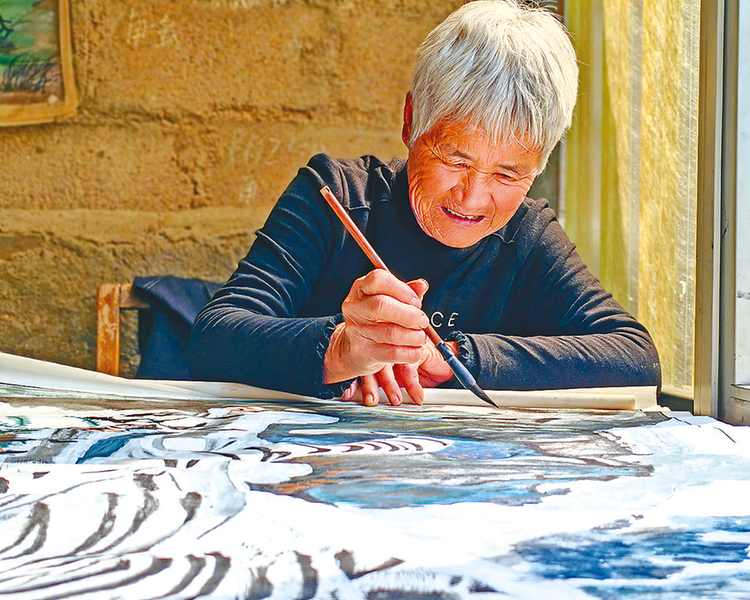 81岁张玉勤 挥毫泼墨画乡村